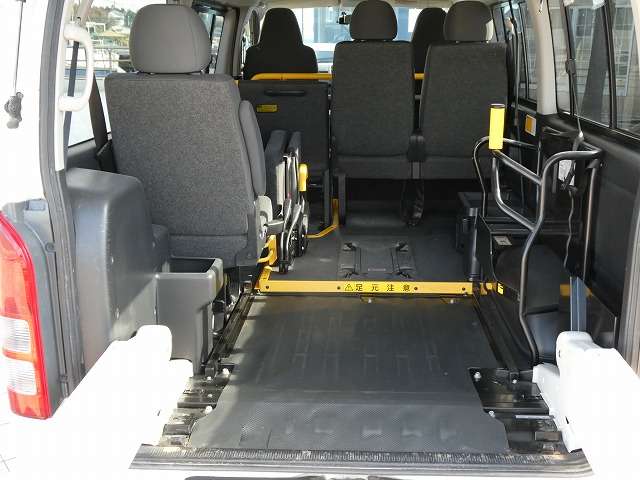Toyota Regius Ace 11