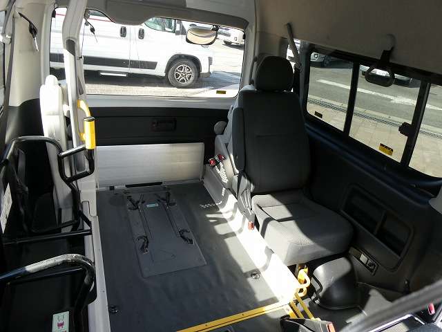 Toyota Regius Ace 12