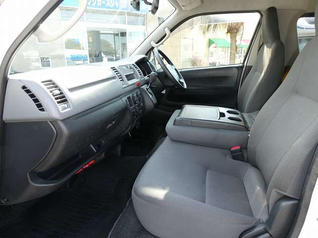 Toyota Regius Ace 4