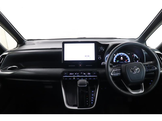 Toyota Voxy 3