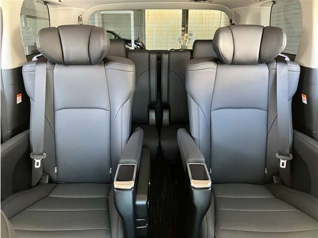 Toyota Alphard 12