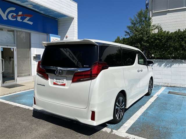 Toyota Alphard 6