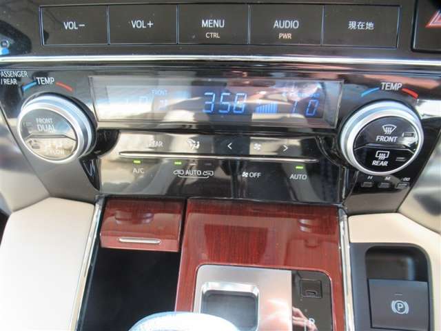 Toyota Vellfire 11