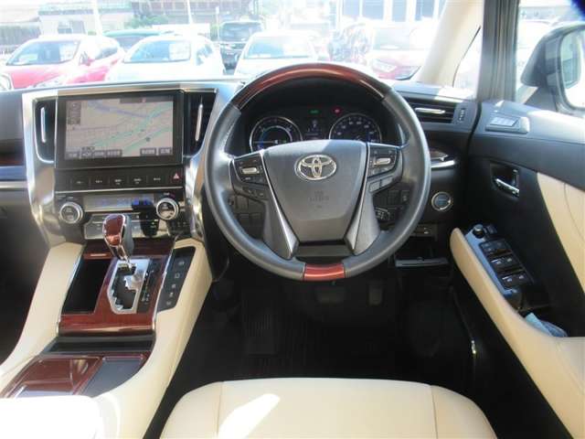 Toyota Vellfire 5