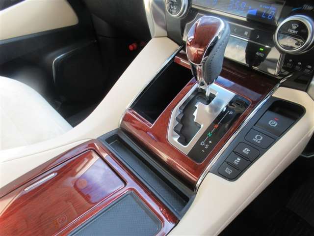 Toyota Vellfire 7