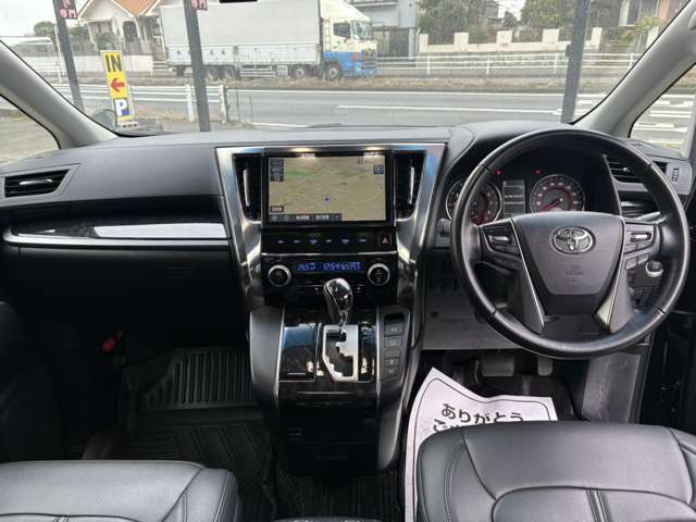 Toyota Vellfire 6