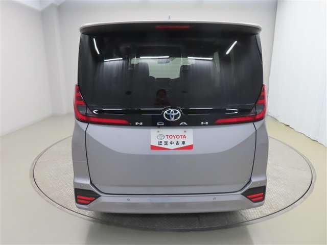 Toyota Noah 4