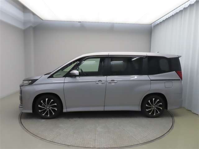 Toyota Noah 6