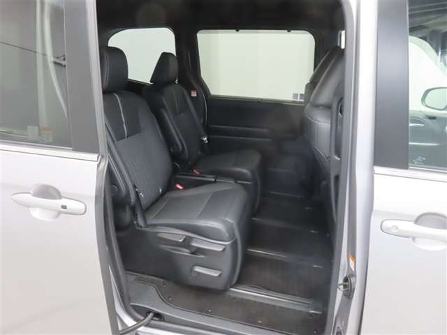 Toyota Noah 9