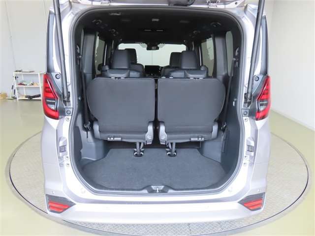 Toyota Noah 10