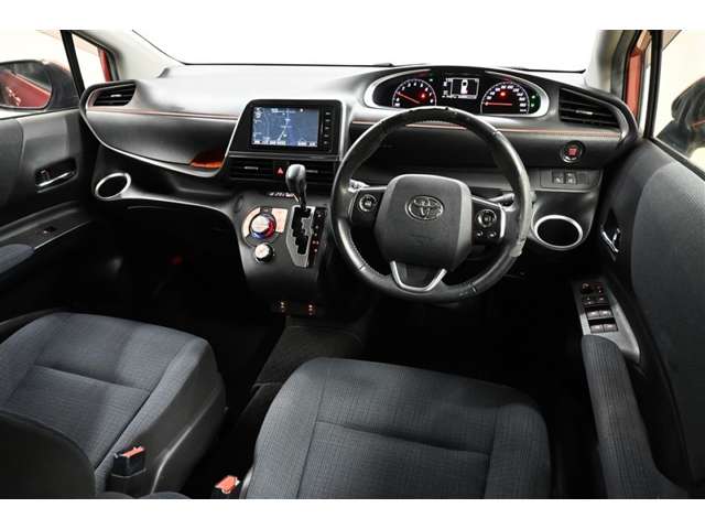 Toyota Sienta 4