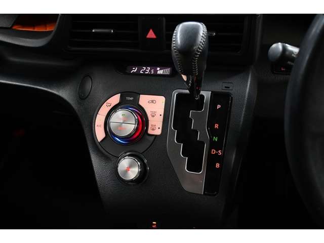 Toyota Sienta 9