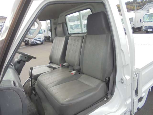 Nissan Vanette 5