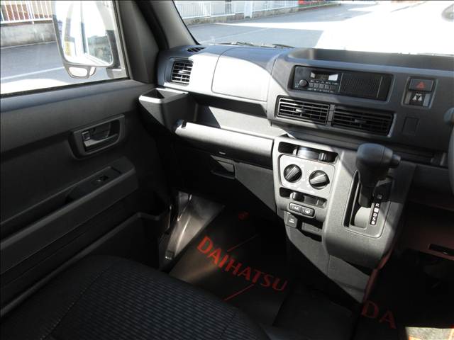 Daihatsu Hijet Cargo 11