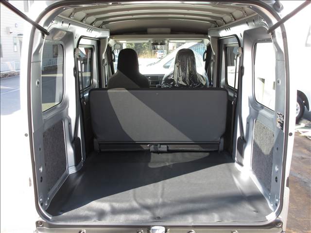 Daihatsu Hijet Cargo 7
