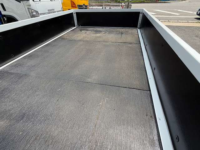 Isuzu Elf 12