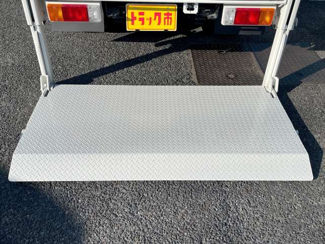 Hino Dutro 12