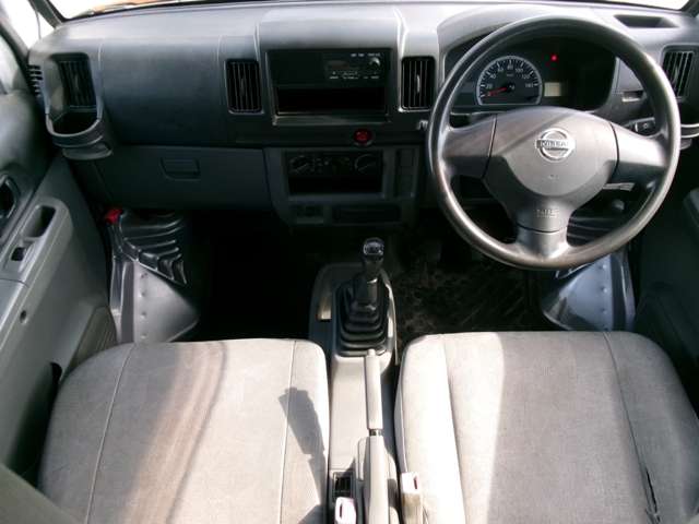 Nissan NV100 Clipper 12