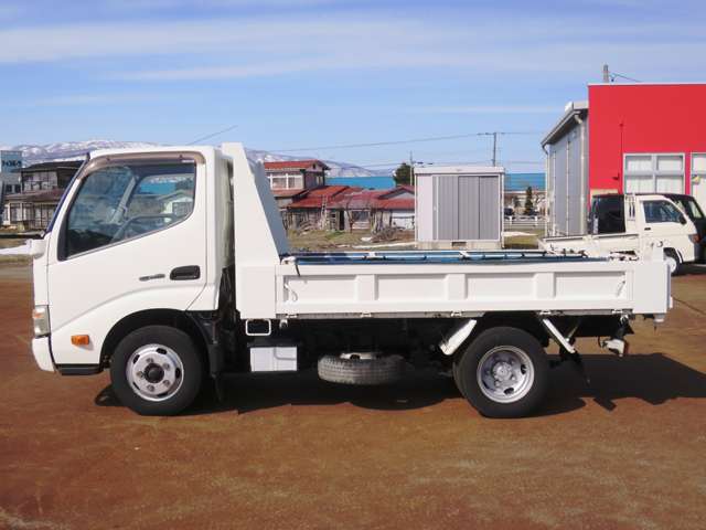Hino Dutro 11