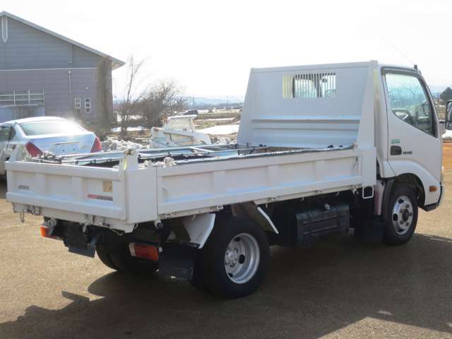 Hino Dutro 9