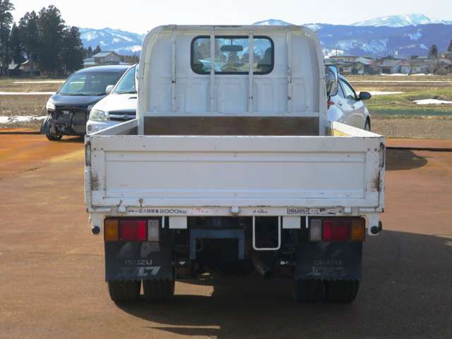 Isuzu Elf 4