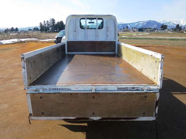 Isuzu Elf 7