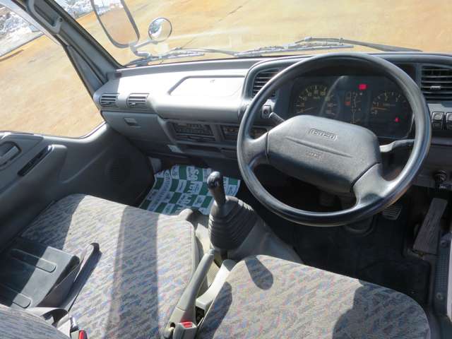 Isuzu Elf 8