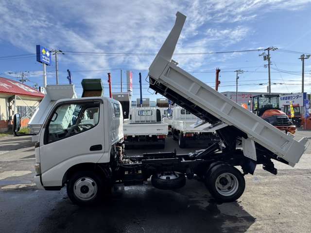 Hino Dutro 4