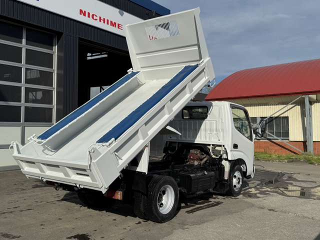 Hino Dutro 8