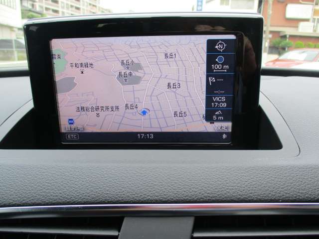 Audi Q3 10