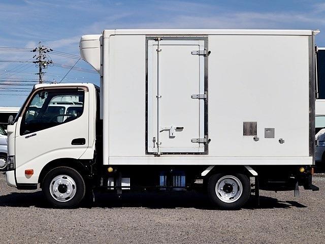 Hino Dutro 9