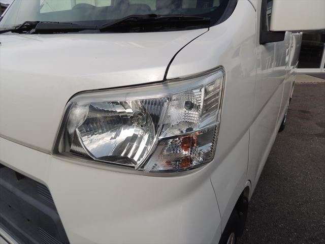 Daihatsu Hijet Cargo 11