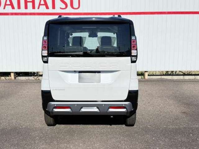 Mitsubishi Delica Mini 8