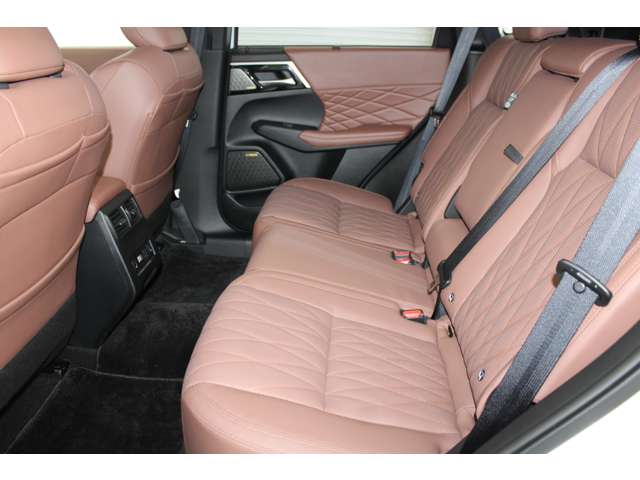 Mitsubishi Outlander 7