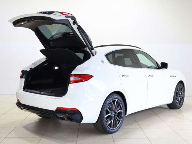 Maserati Levante 10