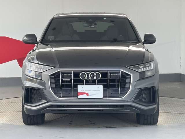 Audi Q8 4