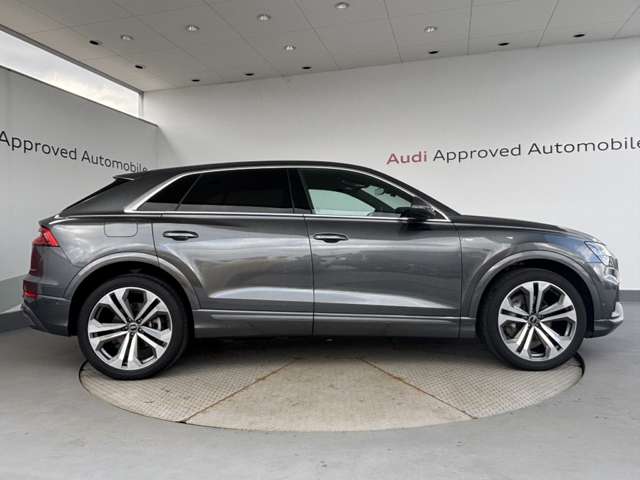 Audi Q8 8