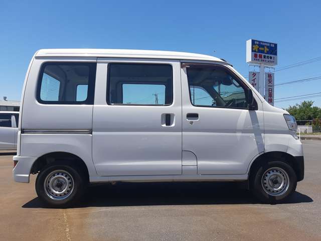 Daihatsu Hijet Cargo 4