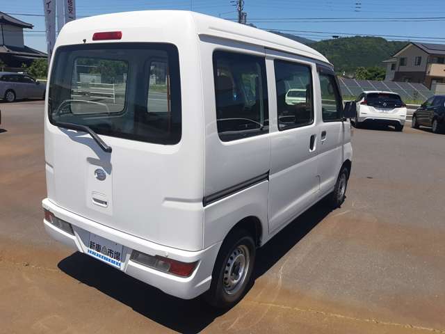 Daihatsu Hijet Cargo 5