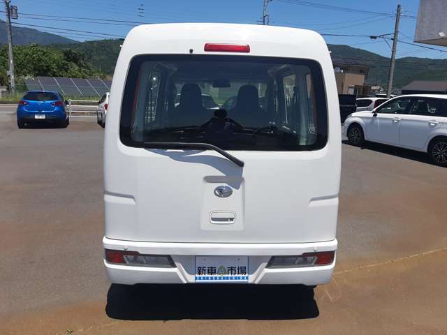 Daihatsu Hijet Cargo 6