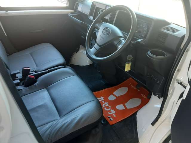 Daihatsu Hijet Cargo 10