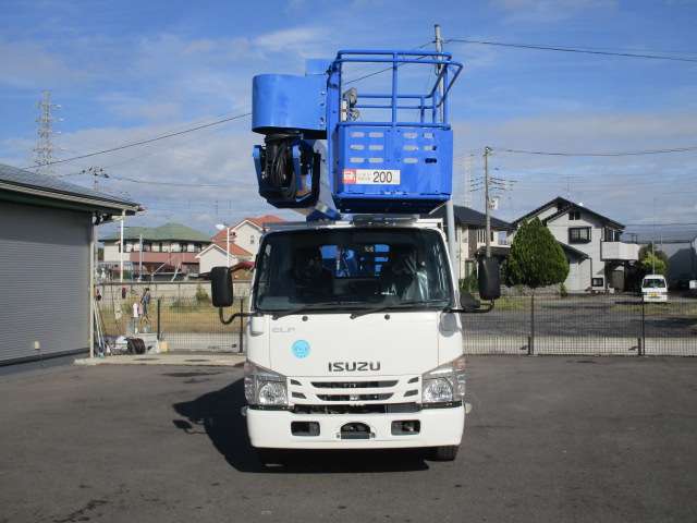Isuzu Elf 4