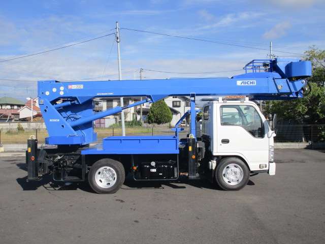Isuzu Elf 7