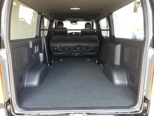 Toyota Hiace Van 11