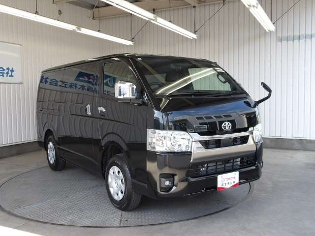 Toyota Hiace Van 3