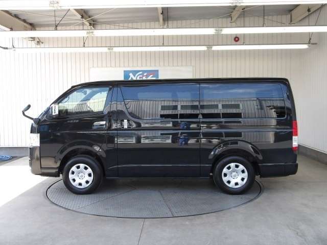 Toyota Hiace Van 4