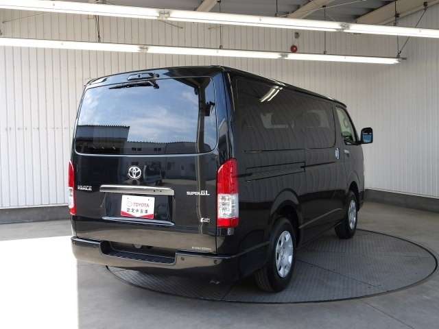 Toyota Hiace Van 5