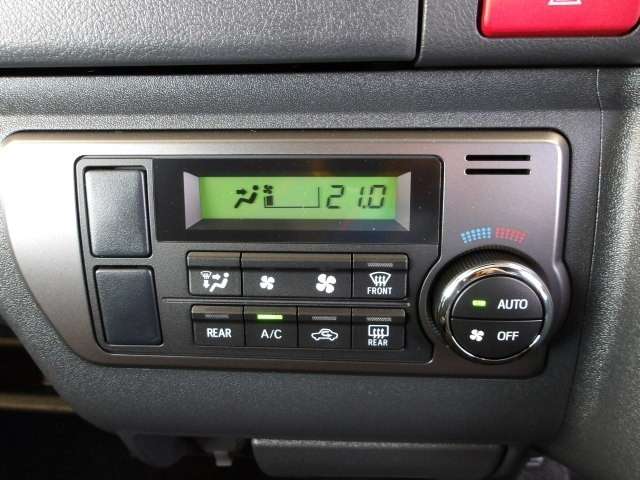 Toyota Hiace Van 7