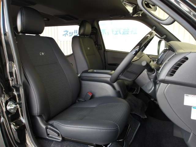 Toyota Hiace Van 8