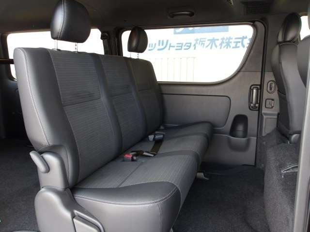 Toyota Hiace Van 9